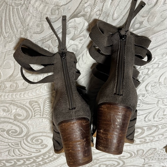 Chinese Laundry Suede bootie boots. Size 6. Taupe color. - Picture 9 of 15